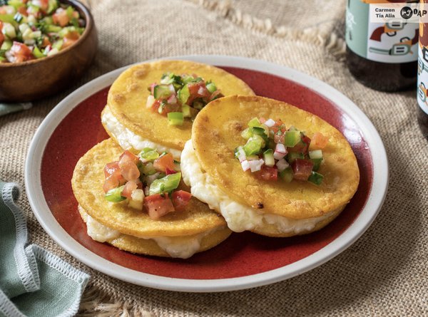 Tortillas con Quesillo.jpg